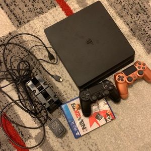 PS4 Slim 1TB + 2 Controller’s, 1 game!!!